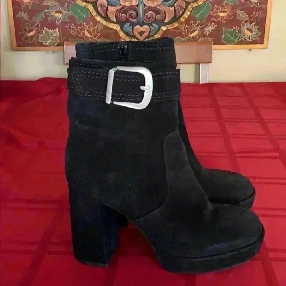 Free People women’s suede boots.